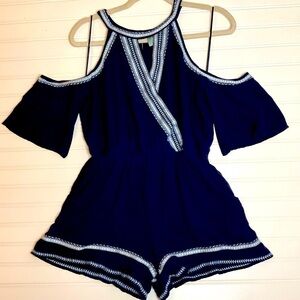 Skies are blue size small woman’s cold shoulder shorts romper